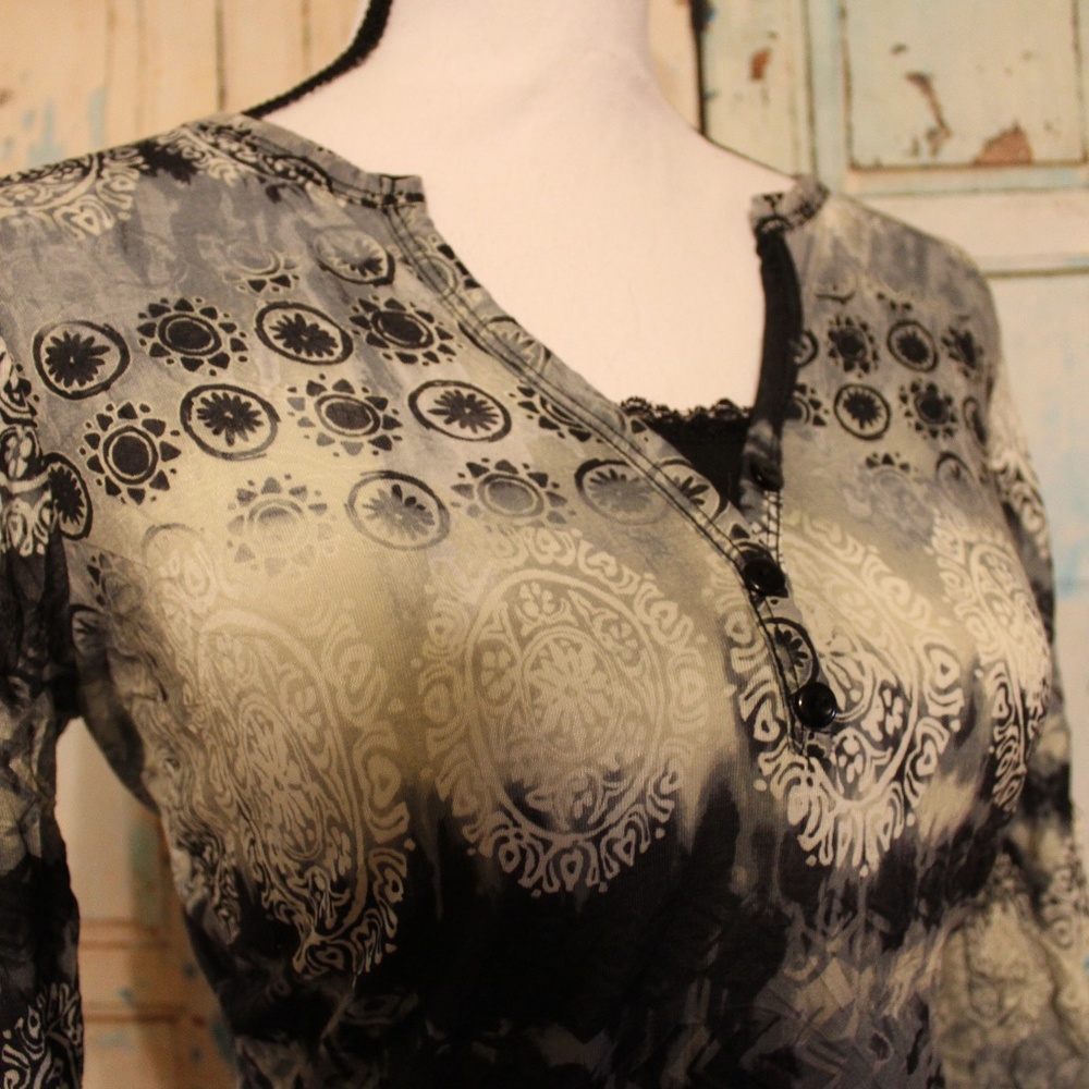 Abstract Lace top - Picture 8 of 8